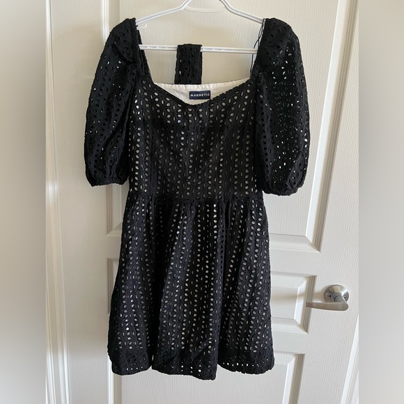 Amazing flattering dress. 100% cotton. Worn twice. - Picture 2 of 3